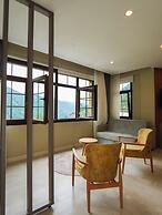 Ayder Altiparmak  Suit