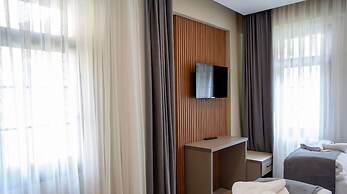 Ayder Altiparmak  Suit