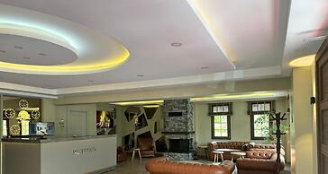 Ayder Altiparmak  Suit