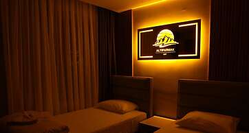 Ayder Altiparmak  Suit