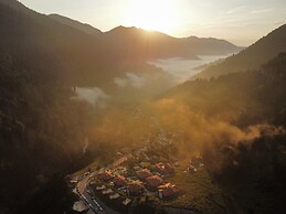 Ayder Altiparmak  Suit