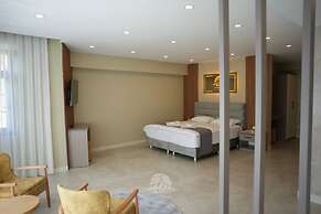 Ayder Altiparmak  Suit