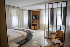 Ayder Altiparmak  Suit