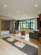 Ayder Altiparmak  Suit