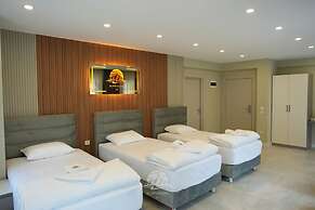 Ayder Altiparmak  Suit