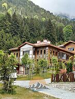 Ayder Altiparmak  Suit