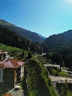 Ayder Altiparmak  Suit