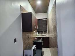 Beautiful Cozy 2 Bed Near Highway
