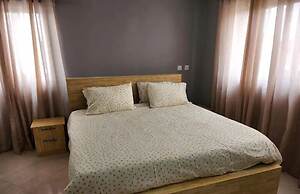 Beautiful Cozy 2 Bed Near Highway