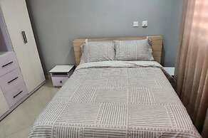 Beautiful Cozy 2 Bed Near Highway