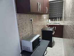 Beautiful Cozy 2 Bed Near Highway