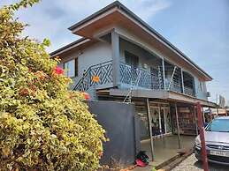 Beautiful Cozy 2 Bed Near Highway