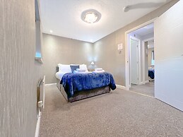 Taylor Close Holiday Home