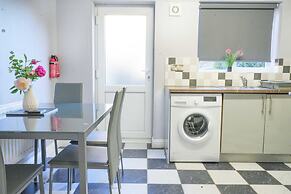 Taylor Close Holiday Home