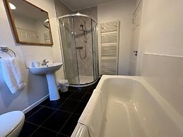 2br Stylish Ormeau Road House