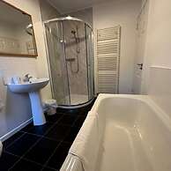 2br Stylish Ormeau Road House