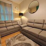 3br Ormeau Chic House