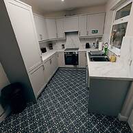 3br Ormeau Chic House