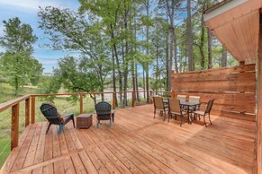 Lakefront Ridgeway Home w/ Deck & Fire Pit!