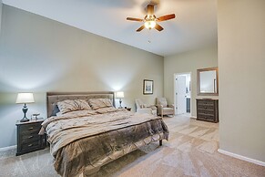 Pet-friendly Downtown Fulton Apt w/ Smart TV!