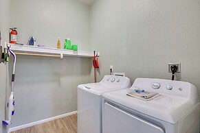 Pet-friendly Downtown Fulton Apt w/ Smart TV!