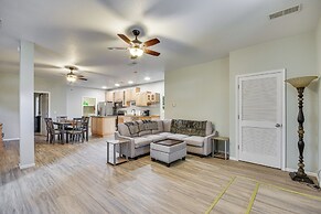 Pet-friendly Downtown Fulton Apt w/ Smart TV!