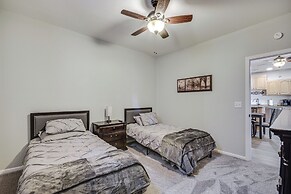 Pet-friendly Downtown Fulton Apt w/ Smart TV!