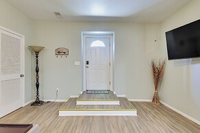 Pet-friendly Downtown Fulton Apt w/ Smart TV!