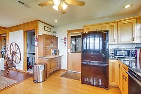 Tallassee Family Home w/ Stunning Smoky Mtn Views