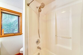 Tallassee Family Home w/ Stunning Smoky Mtn Views