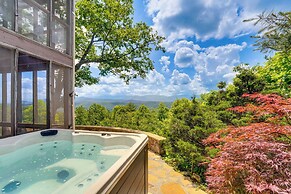 Tallassee Family Home w/ Stunning Smoky Mtn Views