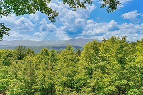 Tallassee Family Home w/ Stunning Smoky Mtn Views