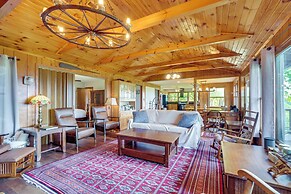 Tallassee Family Home w/ Stunning Smoky Mtn Views