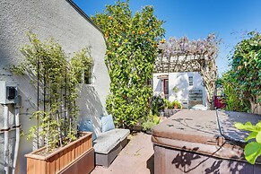 Charming Santa Cruz Studio w/ Private Hot Tub