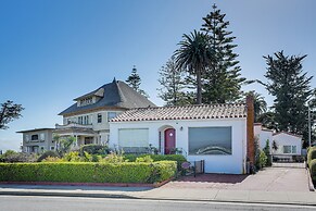 Charming Santa Cruz Studio w/ Private Hot Tub