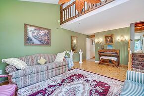 French-inspired Townhome 9 Mi to Saratoga Springs!