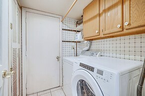 French-inspired Townhome 9 Mi to Saratoga Springs!