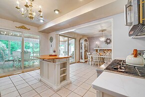 French-inspired Townhome 9 Mi to Saratoga Springs!