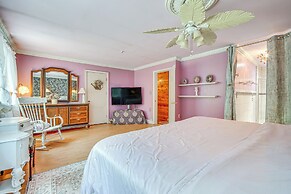 French-inspired Townhome 9 Mi to Saratoga Springs!