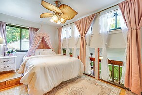 French-inspired Townhome 9 Mi to Saratoga Springs!
