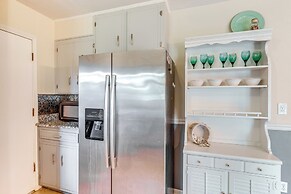 Pace Family Home: 1 Mi to Beach & Park!