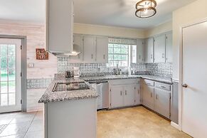 Pace Family Home: 1 Mi to Beach & Park!