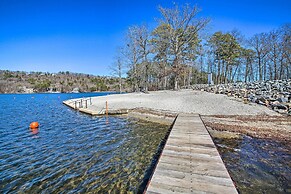 Scenic Studio on Lake Desoto w/ Patio!