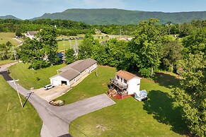 Charming Smokies Home Near National Park!