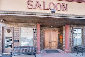 Saloon-style Prosser Loft in WA Wine Country!