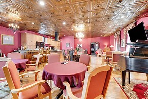 Saloon-style Prosser Loft in WA Wine Country!