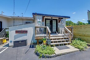Quaint Greenbrier Apartment < 24 Mi to Nashville