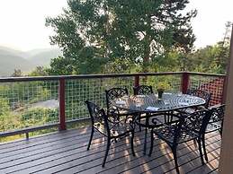 Mountain View Retreat 4 Bedroom Home by RedAwning