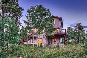 Mountain View Retreat 4 Bedroom Home by RedAwning