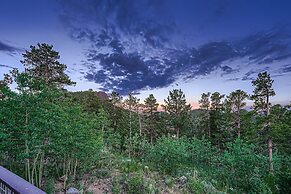 Mountain View Retreat 4 Bedroom Home by RedAwning